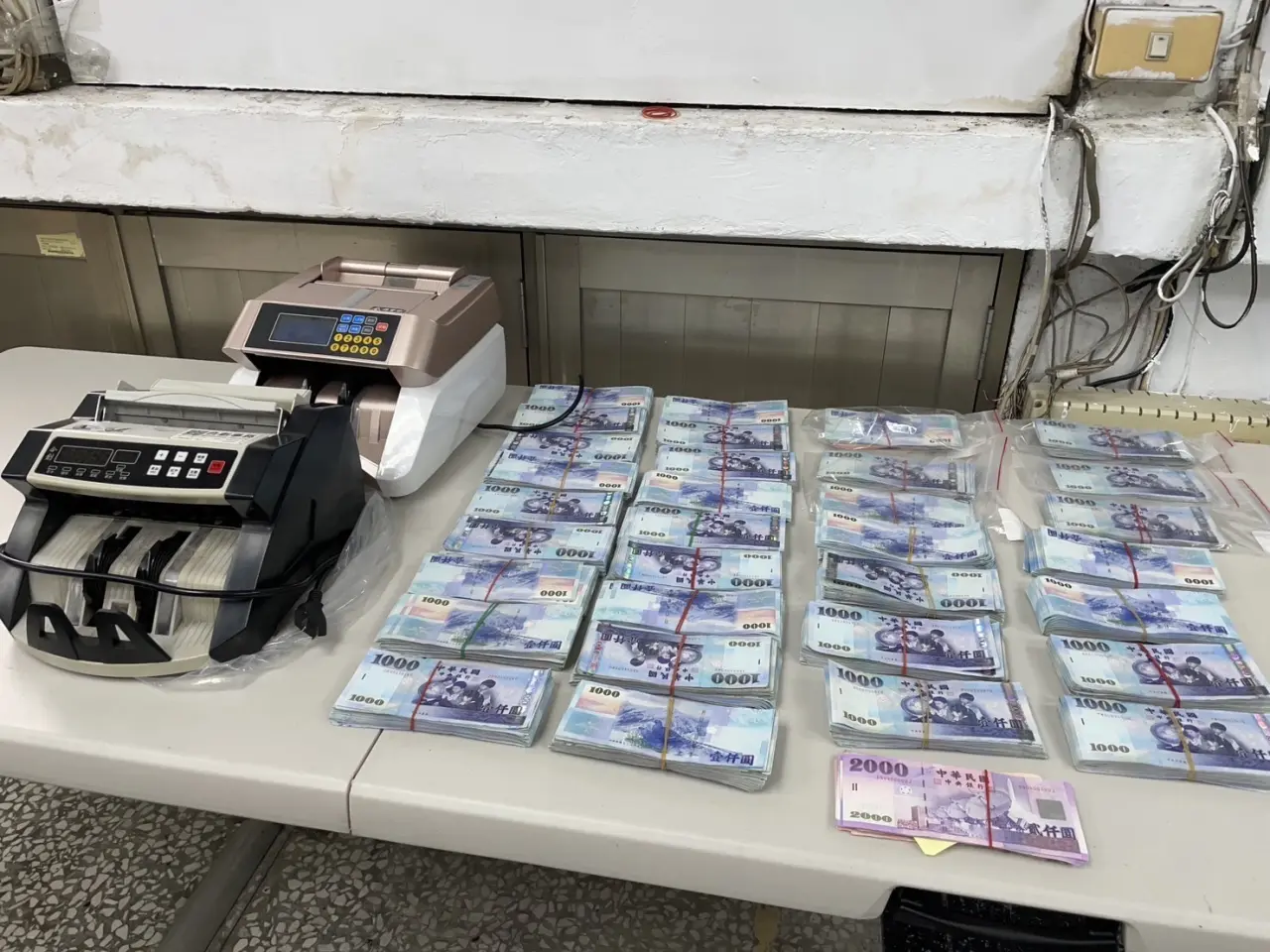 只判緩刑3年！31歲律師老爸是法官，合夥邪惡富二代「搞詐4億」吸毒性愛趴慶功